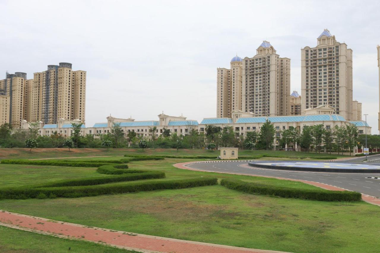 Hotel Oyo 6954 The Lawns Oragadam Esterno foto