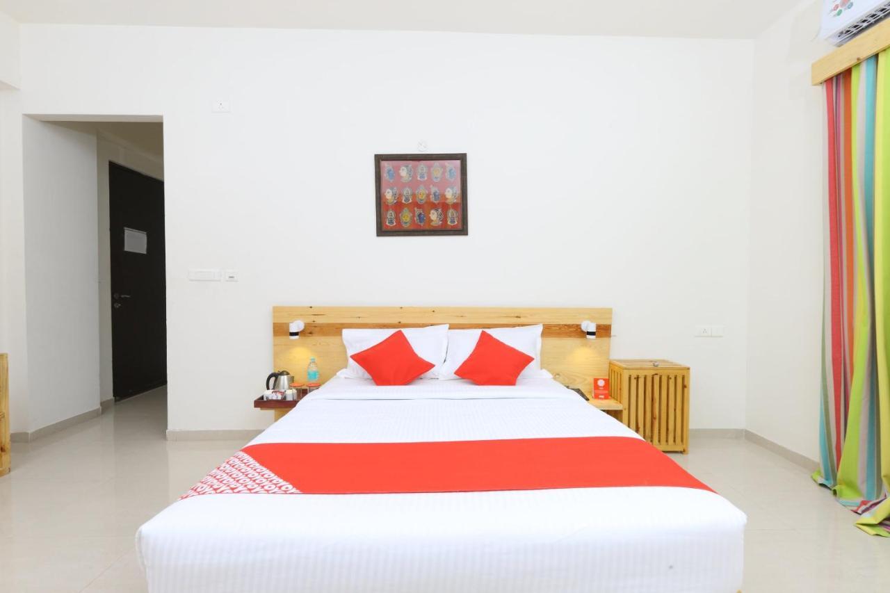 Hotel Oyo 6954 The Lawns Oragadam Esterno foto