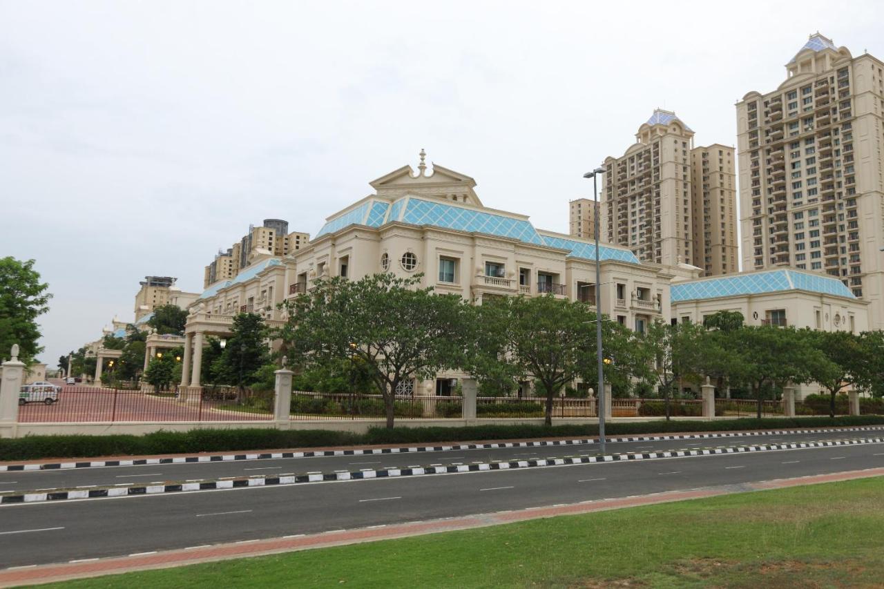 Hotel Oyo 6954 The Lawns Oragadam Esterno foto
